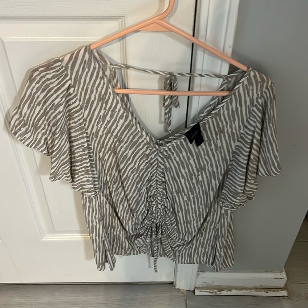Short sleeve buckle shirt